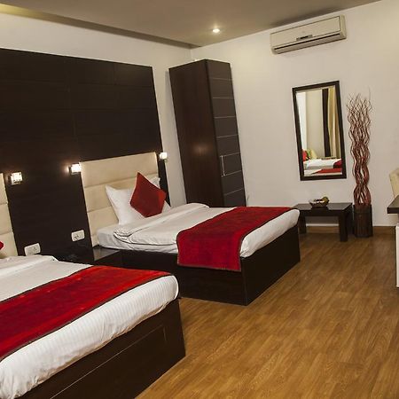 Hotel La Suite Нью-Дели Экстерьер фото