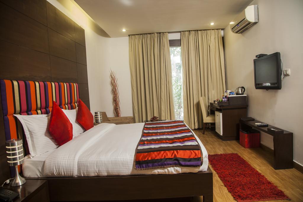 Hotel La Suite Нью-Дели Экстерьер фото