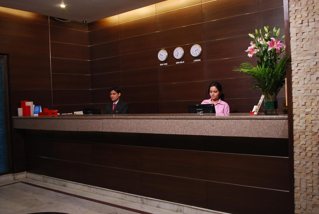 Hotel La Suite Нью-Дели Экстерьер фото