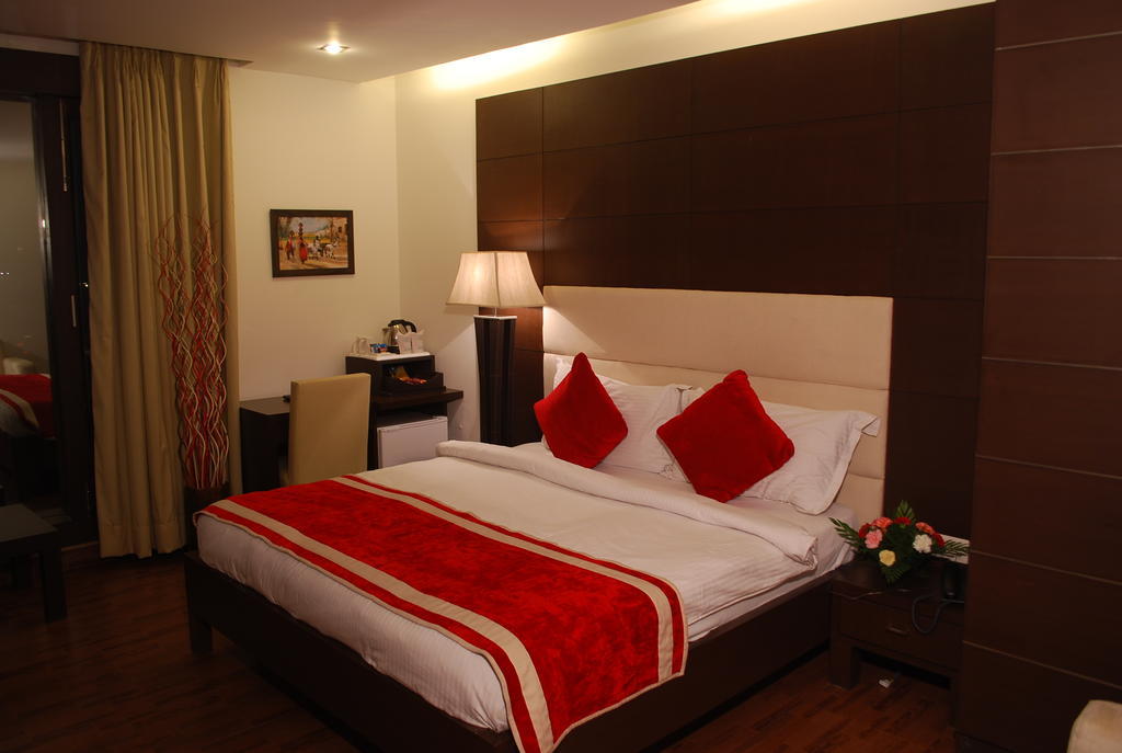 Hotel La Suite Нью-Дели Экстерьер фото