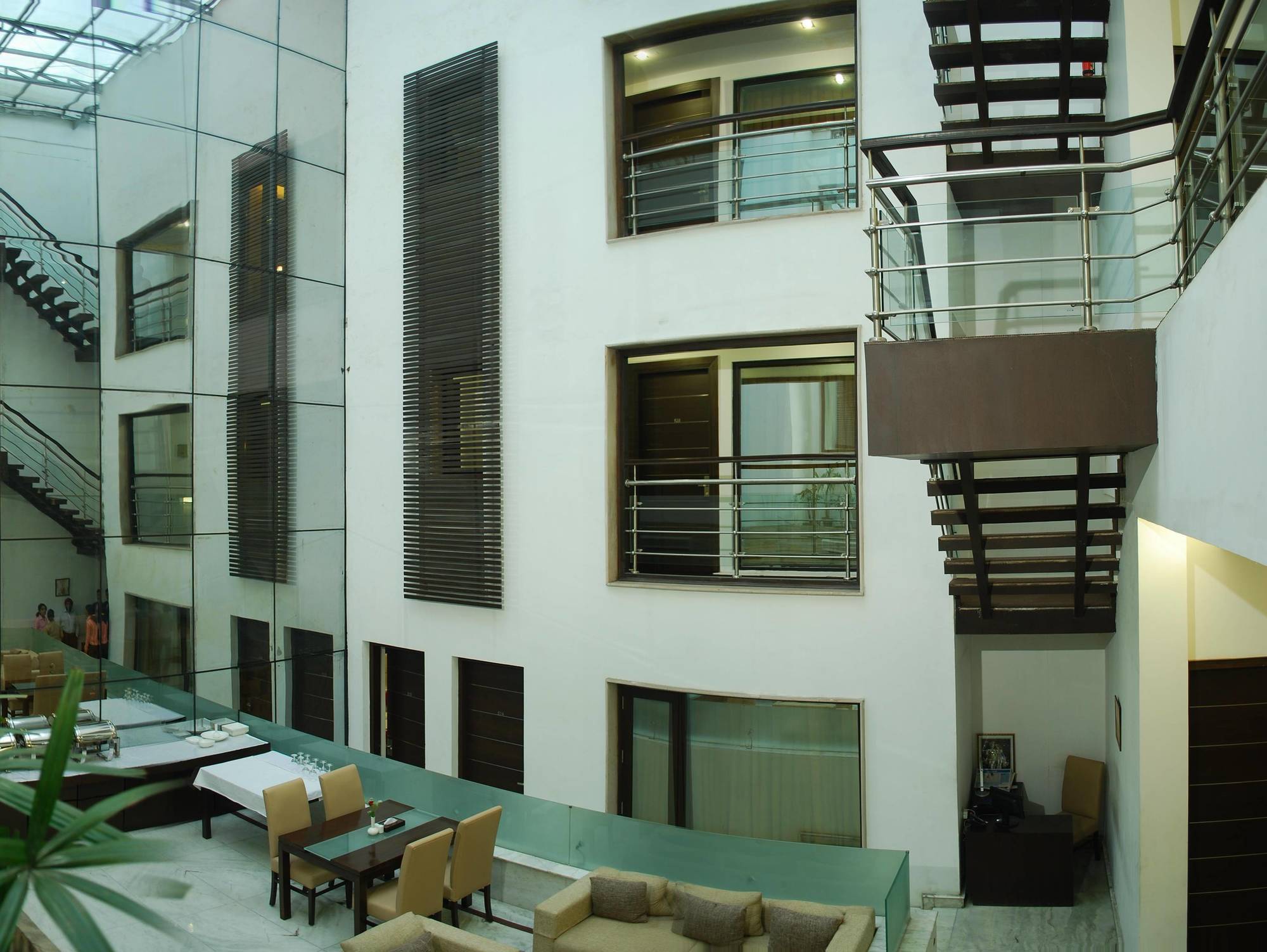 Hotel La Suite Нью-Дели Экстерьер фото