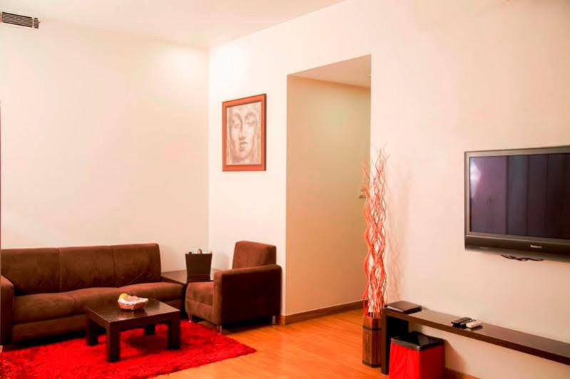 Hotel La Suite Нью-Дели Экстерьер фото